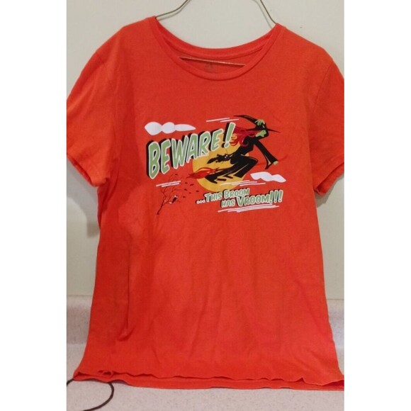 Beware this broom has vroom tshirt size XL Soft Shirt Halloween Witch - Picture 1 of 3